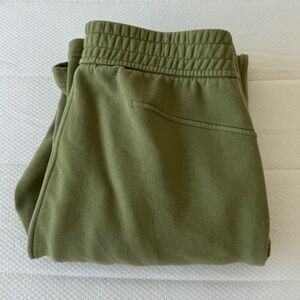 LULULEMON GREEN SWEATPANTS